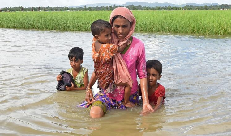 مسؤول أممي: آلاف الروهنغيا يفرّون الآن من ميانمار إلى بنغلاديش