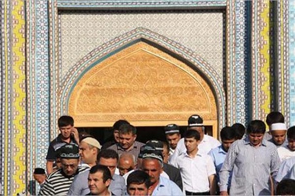 Tacikistan'da camilere uygunsuz kıyafetle gelmeme tavsiyesi