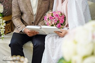 Parejas se casan en el Santuario Sagrado de Shiraz en el cumpleaños del Imam Ali