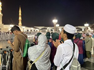Los peregrinos visitan la Mezquita del Profeta en Medina