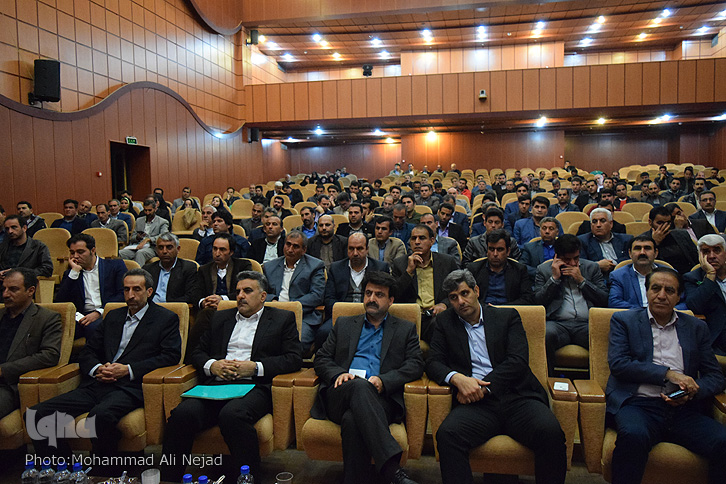 گزارش تصویری همایش «استقبال از نوروز و نقش دهیاران در صیانت از منابع طبیعی» در لرستان گزارش تصویری همایش «استقبال از نوروز و نقش دهیاران در صیانت از منابع طبیعی» در لرستان