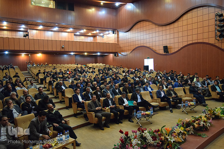 گزارش تصویری همایش «استقبال از نوروز و نقش دهیاران در صیانت از منابع طبیعی» در لرستان گزارش تصویری همایش «استقبال از نوروز و نقش دهیاران در صیانت از منابع طبیعی» در لرستان