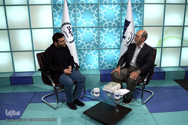 یافتن روش‌‌های ساده برای آموزش؛ دغدغه معلم قرآن/ تربیت هزاران قرآن‌آموز طی نیم قرن فعالیت