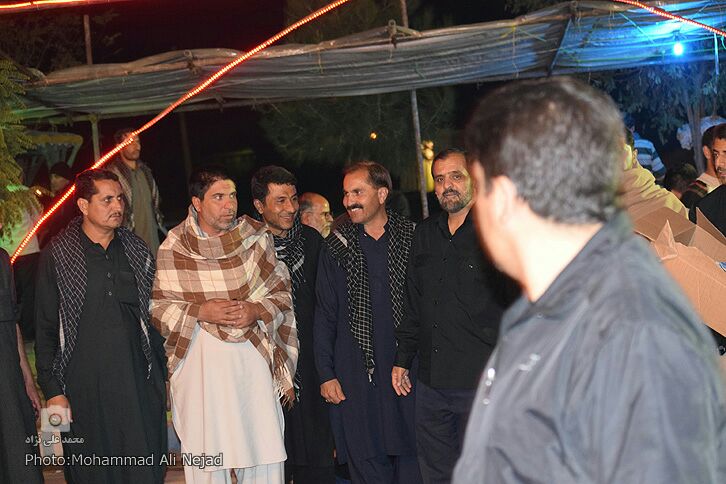 حضور زائران اربعین در موکب مردمی امام خامنه&zwnj;ای خرم&lrm;آباد