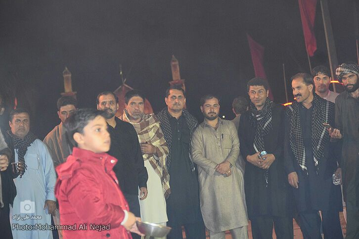 حضور زائران اربعین در موکب مردمی امام خامنه&zwnj;ای خرم&lrm;آباد