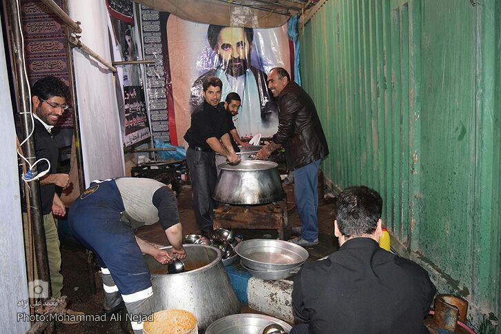 حضور زائران اربعین در موکب مردمی امام خامنه&zwnj;ای خرم&lrm;آباد