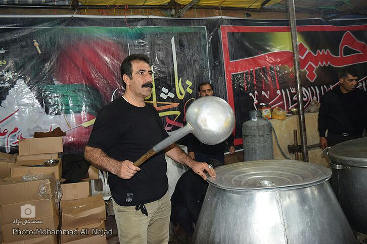 حضور زائران اربعین در موکب مردمی امام خامنه&zwnj;ای خرم&lrm;آباد