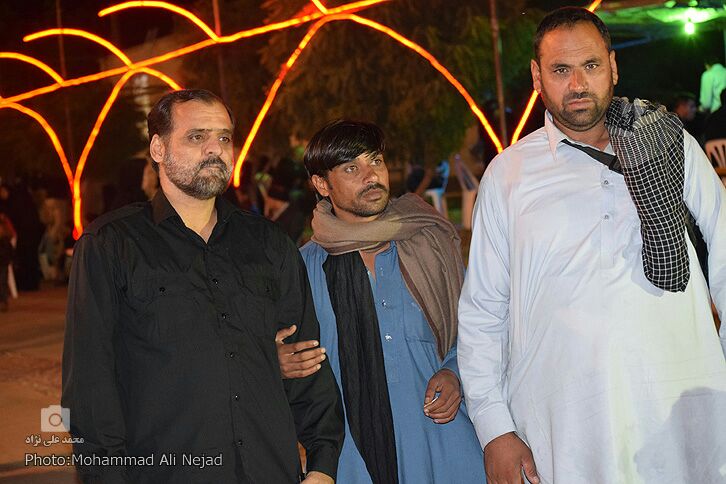 حضور زائران اربعین در موکب مردمی امام خامنه&zwnj;ای خرم&lrm;آباد