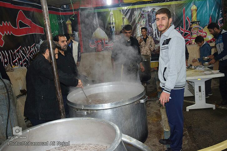 حضور زائران اربعین در موکب مردمی امام خامنه&zwnj;ای خرم&lrm;آباد