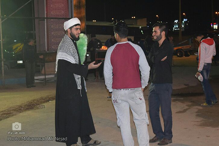 حضور زائران اربعین در موکب مردمی امام خامنه&zwnj;ای خرم&lrm;آباد