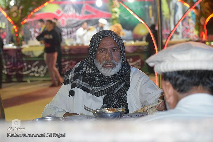 حضور زائران اربعین در موکب مردمی امام خامنه&zwnj;ای خرم&lrm;آباد