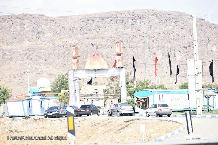 حضور زائران اربعین در موکب مردمی امام خامنه&zwnj;ای خرم&lrm;آباد