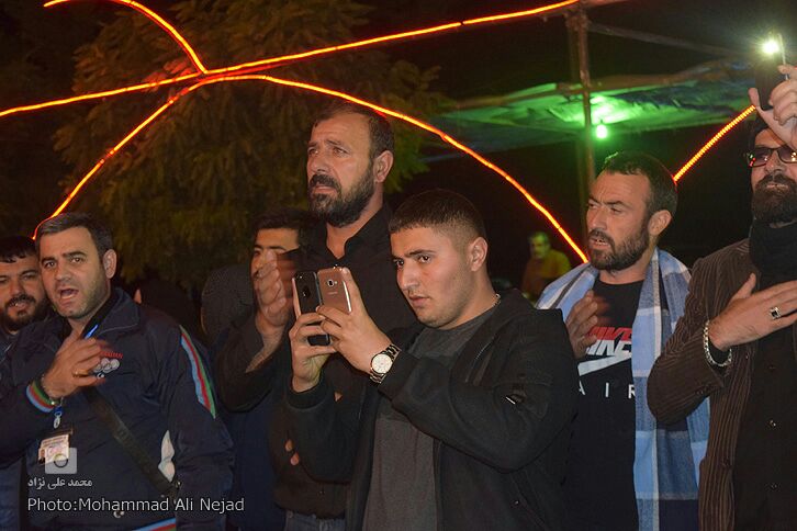 حضور زائران اربعین در موکب مردمی امام خامنه&zwnj;ای خرم&lrm;آباد