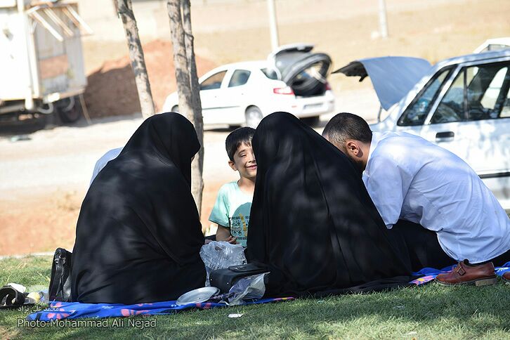 حضور زائران اربعین در موکب مردمی امام خامنه&zwnj;ای خرم&lrm;آباد