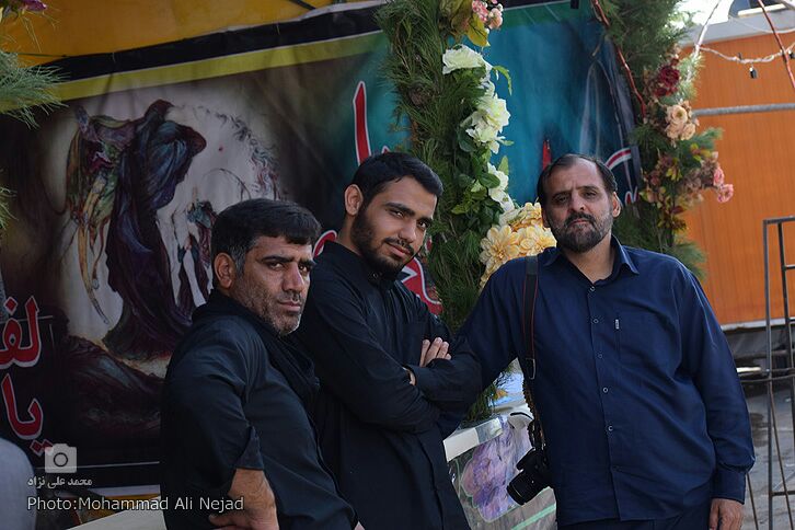 حضور زائران اربعین در موکب مردمی امام خامنه&zwnj;ای خرم&lrm;آباد