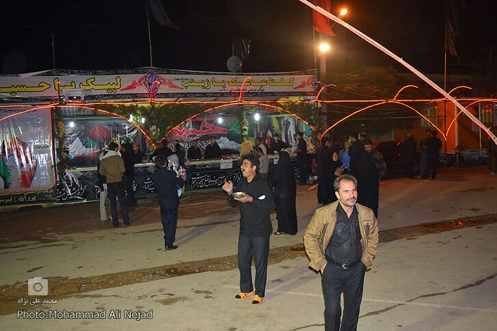 حضور زائرانی از کشورهای خارجی در موکب مردمی امام خامنهای خرمآباد حضور زائرانی از کشورهای خارجی در موکب مردمی امام خامنهای خرمآباد