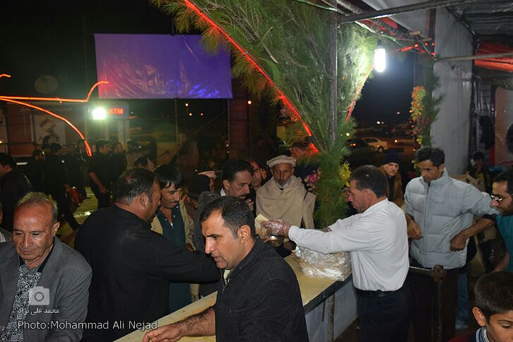 حضور زائرانی از کشورهای خارجی در موکب مردمی امام خامنهای خرمآباد حضور زائرانی از کشورهای خارجی در موکب مردمی امام خامنهای خرمآباد