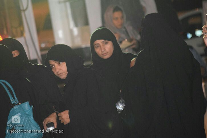 حضور زائرانی از کشورهای خارجی در موکب مردمی امام خامنهای خرمآباد حضور زائرانی از کشورهای خارجی در موکب مردمی امام خامنهای خرمآباد