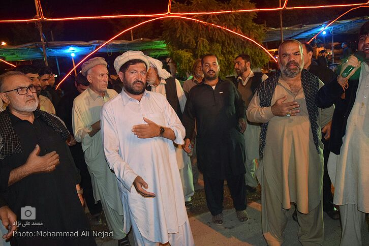 حضور زائرانی از کشورهای خارجی در موکب مردمی امام خامنهای خرمآباد حضور زائرانی از کشورهای خارجی در موکب مردمی امام خامنهای خرمآباد