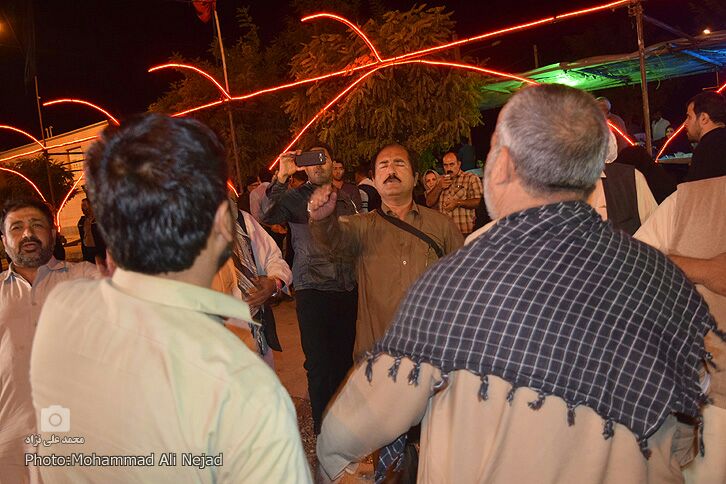 حضور زائرانی از کشورهای خارجی در موکب مردمی امام خامنهای خرمآباد حضور زائرانی از کشورهای خارجی در موکب مردمی امام خامنهای خرمآباد