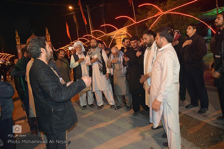 حضور زائرانی از کشورهای خارجی در موکب مردمی امام خامنهای خرمآباد حضور زائرانی از کشورهای خارجی در موکب مردمی امام خامنهای خرمآباد