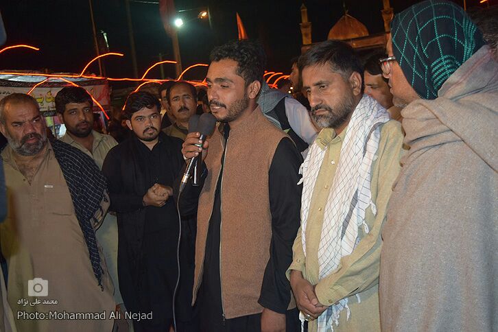 حضور زائرانی از کشورهای خارجی در موکب مردمی امام خامنهای خرمآباد حضور زائرانی از کشورهای خارجی در موکب مردمی امام خامنهای خرمآباد