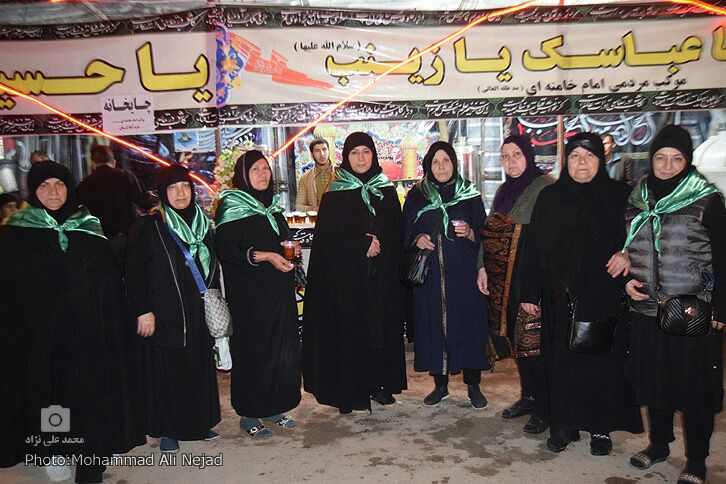 حضور زائرانی از کشورهای خارجی در موکب مردمی امام خامنهای خرمآباد حضور زائرانی از کشورهای خارجی در موکب مردمی امام خامنهای خرمآباد