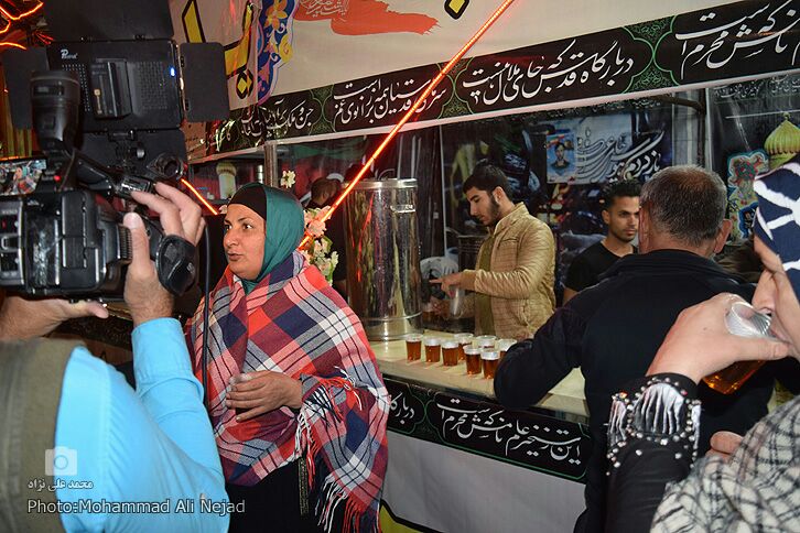 حضور زائرانی از کشورهای خارجی در موکب مردمی امام خامنهای خرمآباد حضور زائرانی از کشورهای خارجی در موکب مردمی امام خامنهای خرمآباد