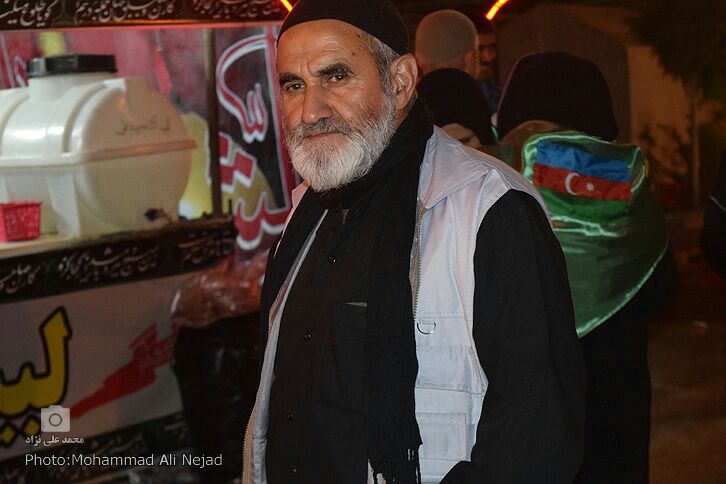 حضور زائرانی از کشورهای خارجی در موکب مردمی امام خامنهای خرمآباد حضور زائرانی از کشورهای خارجی در موکب مردمی امام خامنهای خرمآباد