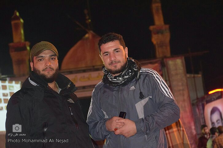 حضور زائرانی از کشورهای خارجی در موکب مردمی امام خامنهای خرمآباد حضور زائرانی از کشورهای خارجی در موکب مردمی امام خامنهای خرمآباد