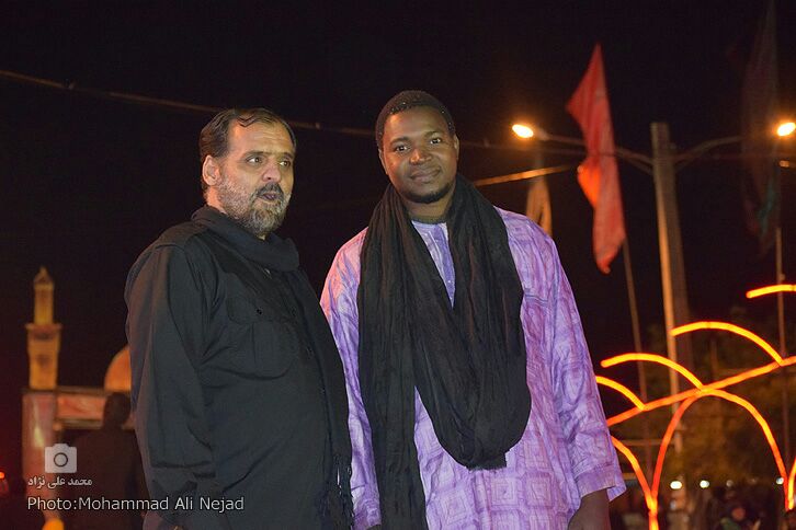 حضور زائرانی از کشورهای خارجی در موکب مردمی امام خامنهای خرمآباد حضور زائرانی از کشورهای خارجی در موکب مردمی امام خامنهای خرمآباد