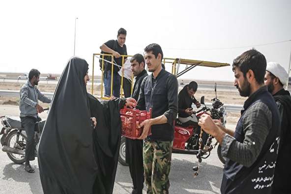 خدمت رسانی به زائران پیاده اربعین توسط موکب های اوقاف