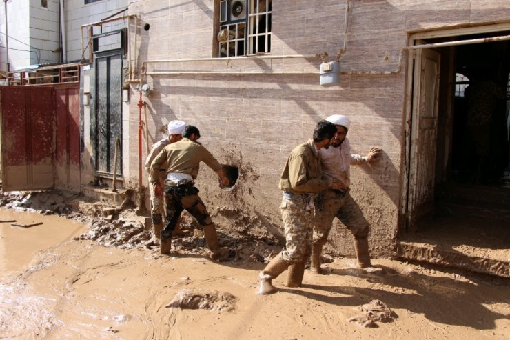 فعالیت گروه&zwnj;های جهادی طلاب در مناطق سیل&zwnj;زده لرستان