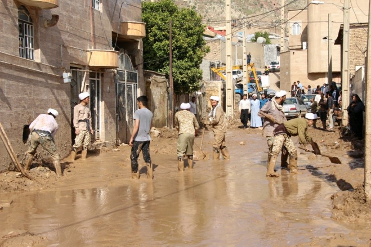 فعالیت گروه&zwnj;های جهادی طلاب در مناطق سیل&zwnj;زده لرستان