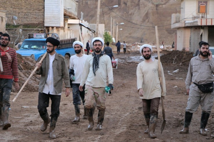 فعالیت گروه&zwnj;های جهادی طلاب در مناطق سیل&zwnj;زده لرستان