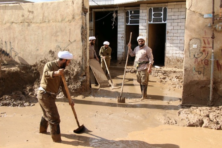 فعالیت گروه&zwnj;های جهادی طلاب در مناطق سیل&zwnj;زده لرستان