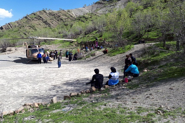 بالگردهایی که بیرق امید را در چشم سیل‌زدگان برافراشت/ امدادرسانی سرگرد خلبانی که حافظ کل قرآن است