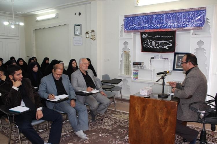 کمبود اساتید تخصصی قرآن در لرستان/ فضای مؤسسات در شأن قرآن نیست