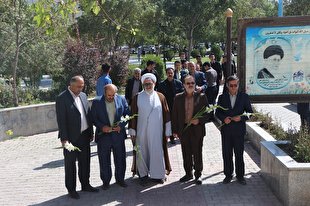 ادای احترام دانشگاهیان پیام نور اردبیل به مقام شامخ شهدا