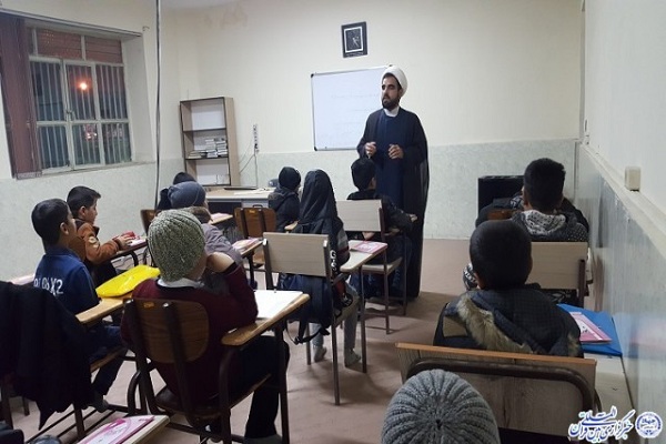 تنها دارالقرآن آموزش و پرورش در نورآباد فضای مستقل ندارد