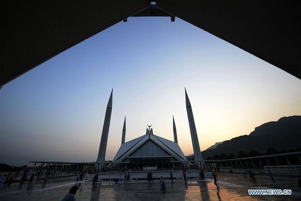 بازگشایی بزرگترین مسجد پاکستان + تصاویر