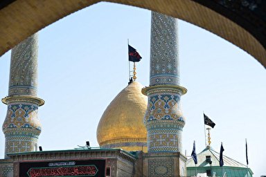 فیلم | اهتزاز پرچم حرم امام حسین(ع) بر فراز گنبد سيدالكريم(ع)