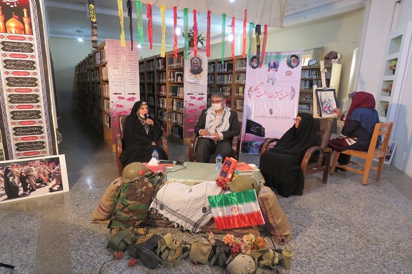 نویسندگان از قلم خود در راه زنده نگه داشتن یاد شهدا استفاده کنند