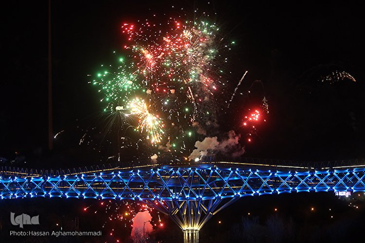 نورافشانی نوروزی «پل طبیعت»