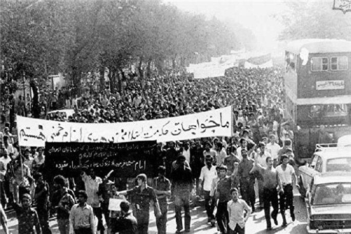 فیلم | حمایت مردم از دولت بازرگان