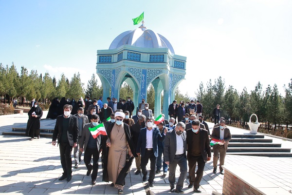 پیاده&zwnj;روی دانشگاهیان لرستان به مناسبت دهه فجر + عکس