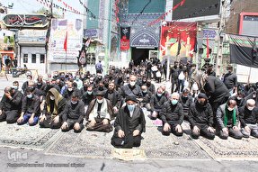 عکس | اقامه نماز ظهر عاشورا در اهواز