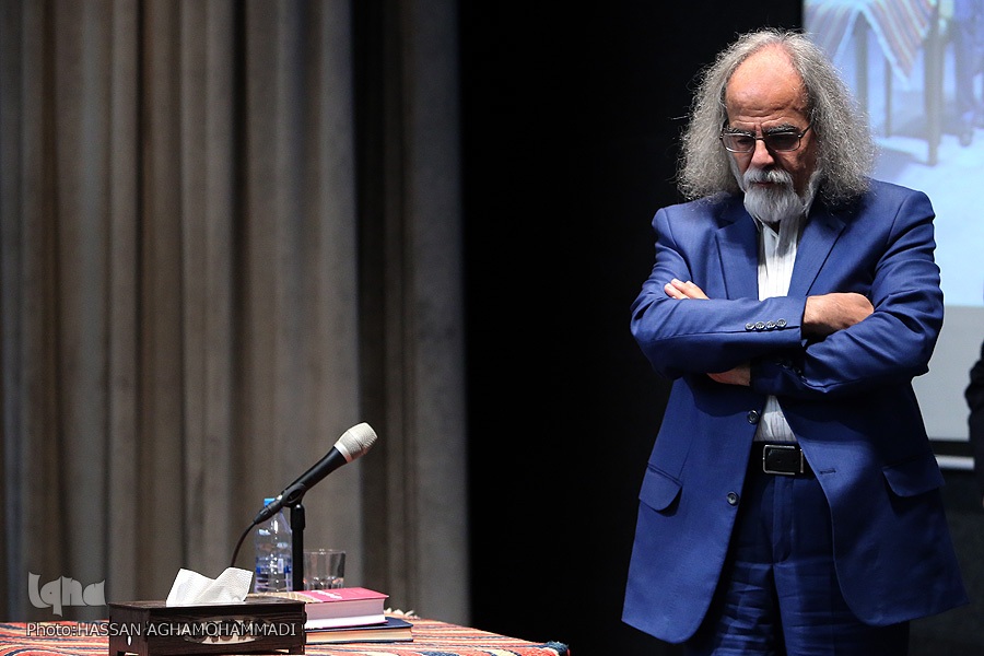 تكه‌ای از شب را بيدار باشيد