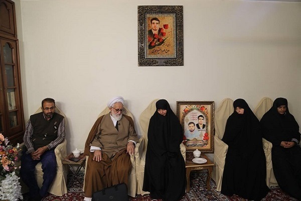 خدمت به خانواده شهدا از افتخارات بزرگ ماست