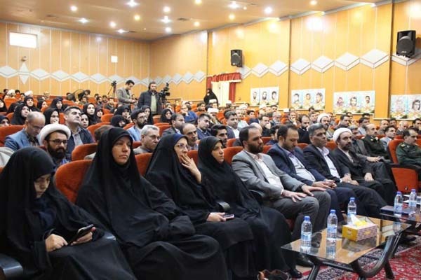 آیین رونمایی مجموعه ۴۰ جلدی «ره‌نامه» در دانشگاه فرهنگیان لرستان